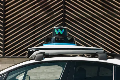 A jövőben beszélgetni is lehet majd a Waymo autókkal