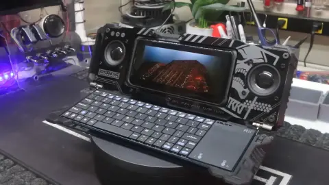 Mobil köré épített zsebre vágható “laptopot” egy modder