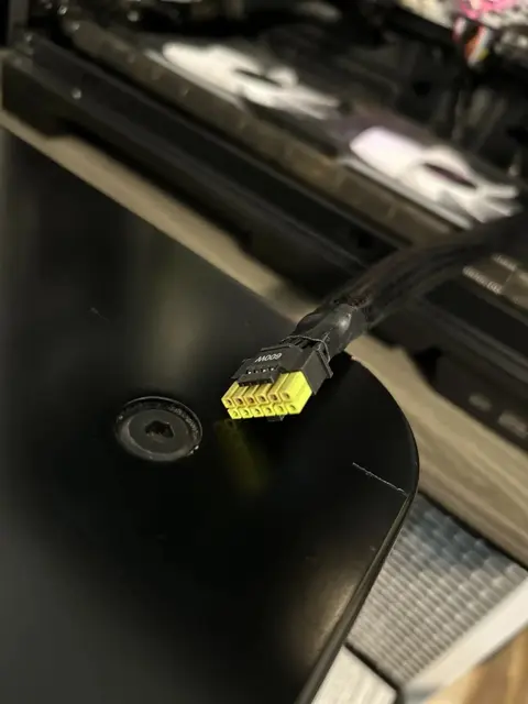 Az ASRock hőérzékelővel ellátott tápkábele megmentett egy GeForce RTX 5090-es VGA-t a tápcsatlakozó megolvadásától