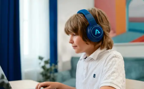 Lamax GlowKid1 – Olcsó fejhallgató gyerekeknek, beépített világítással