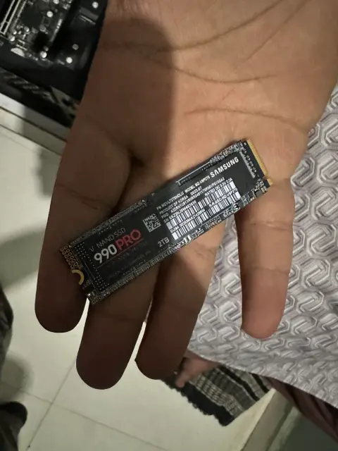 Az eredetire megtévesztésig hasonlító hamis Samsung 990 Pro SSD bukkant fel – A tesztek lebuktatták