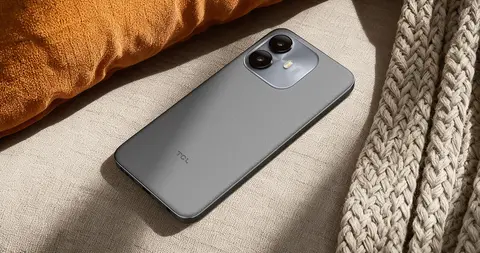 5G nélkül, de kövér akkuval jött új TCL mobil a középkategóriába