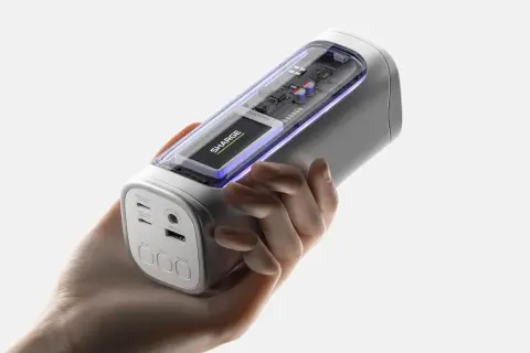 Látványos köntösbe öltöztetett power bank jön 300 W-os teljesítménnyel