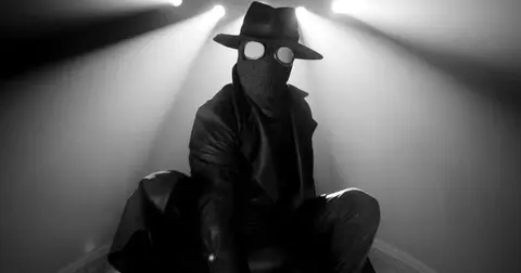 Fekete-fehér trailert kapott a Spider-Noir
