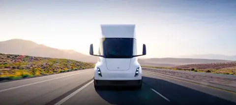 Tesla Semi wird mit beeindruckender Schnellladefunktion und Leistung eingeführt