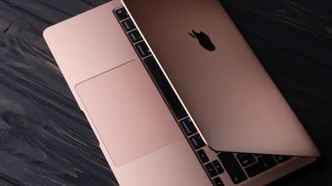 Az idén érkező „olcsó” MacBook várhatóan újfajta házat kap, amit olcsóbban és gyorsabban lehet gyártani