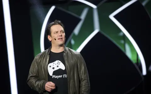 Phil Spencer și Sarah Bond se retrag de la conducerea Xbox