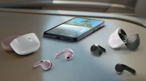 Figyelemre méltó fülesekkel állt elő a Motorola