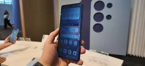 Az MWC-n már felbukkant a Galaxy S27 Ultra kijelzője? (frissítve)