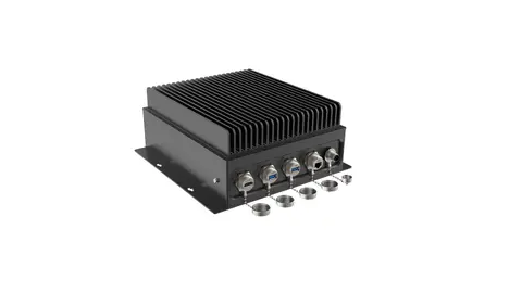 Speciális Mini-ITX számítógépházzal rukkolt elő az AKASA: Passzív hűtés, IP65 minősítésű ipari kivitel, védett kábelek