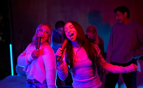 A JBL új mikrofonja már MI-vel tuningolja az emberek hangját is