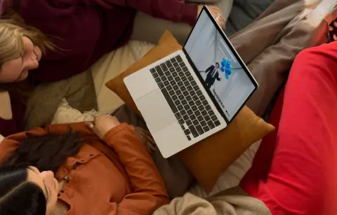 Az Apple lízing- és részletfizetési programmal segítené a vásárlókat a magas hardverárak jelentette kihívások leküzdésében