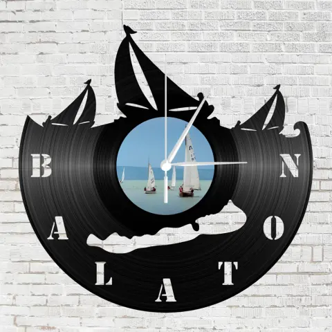 Bakelit óra Balaton vitorlázóval