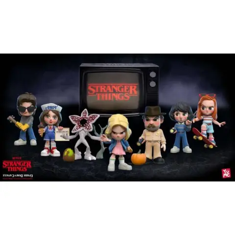Stranger Things meglepetéscsomag minifigura és kiegészítő Series 3