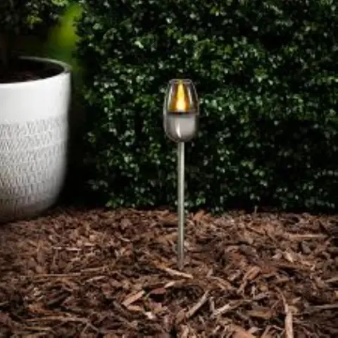 GRUNDIG Solar garden light with stake yellow flickering LED 6.2x38cm SOL261362